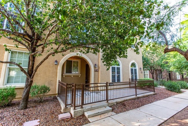 Building Photo - 4758 E Waterman St