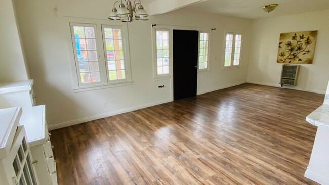 Foto del edificio - 3636 W 64th St