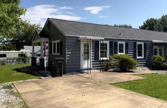 Building Photo - 103 Pelican Ln