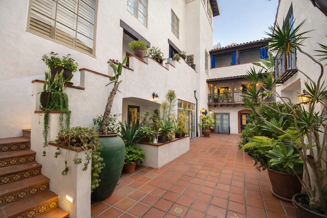 Building Photo - 1414 N Harper Ave