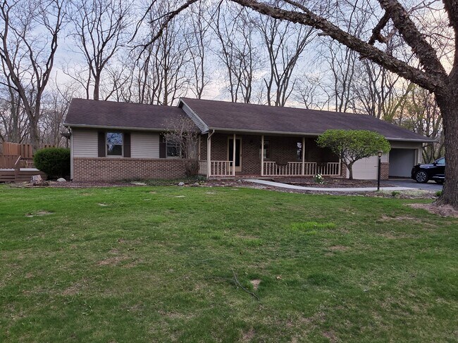 Building Photo - 2924 S Walnut Hill Dr