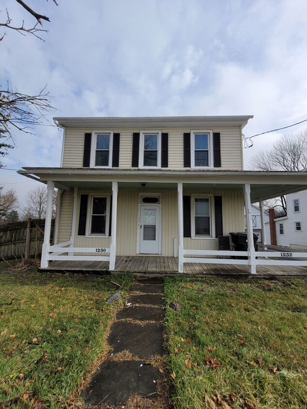 Foto principal - 3 Bedroom 1 bath home in Manheim Township