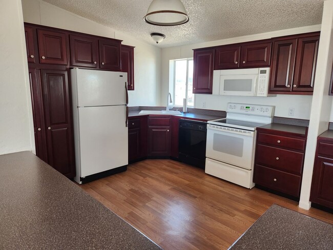 Building Photo - COMING SOON! 4-Bedroom Home in Doney Park