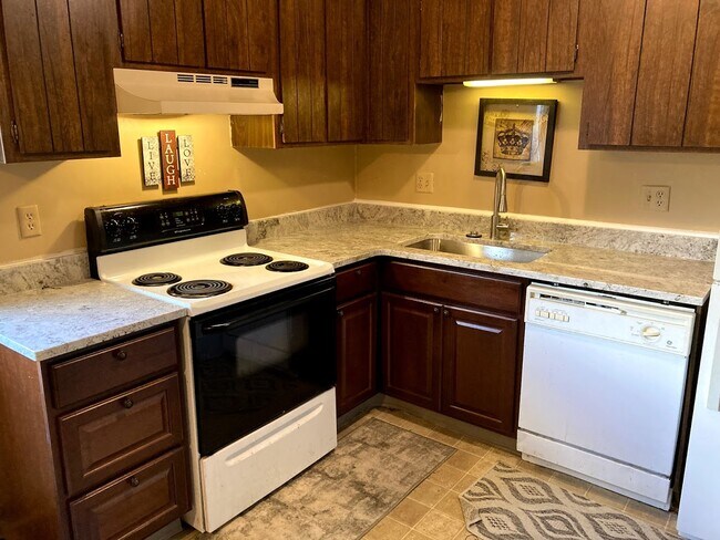 Foto del edificio - 7282 Fall Creek Ln