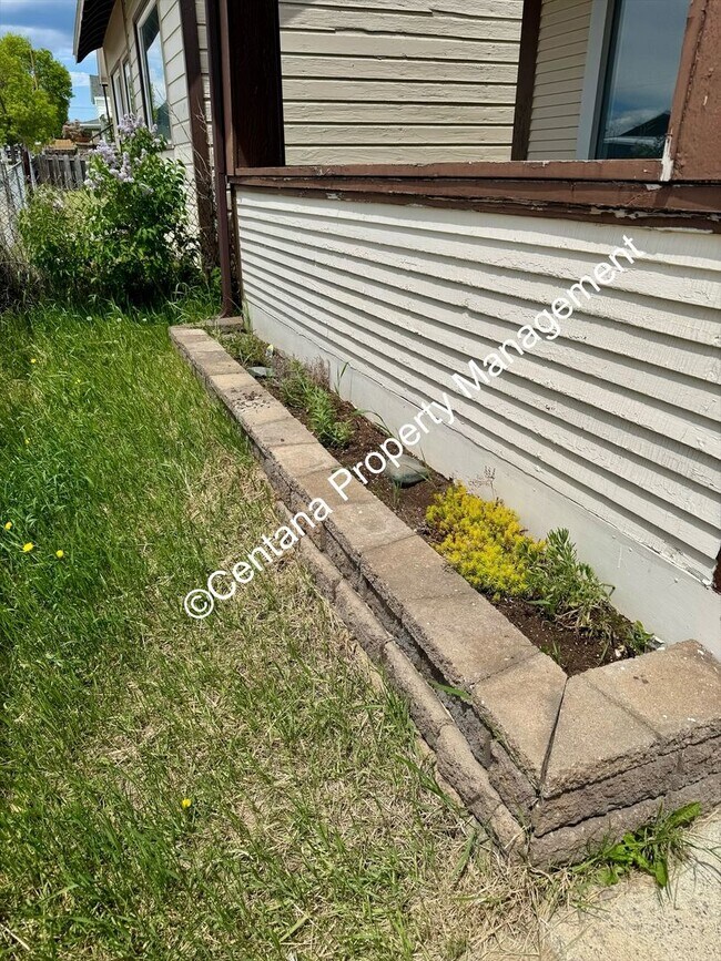 Foto del edificio - 2 Bed 1 Bath Newly Remodeled Home with washer and dryer