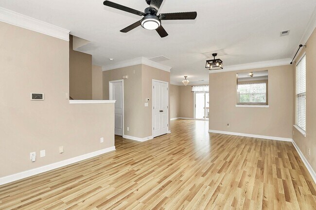 Foto del edificio - 8324 Scotney Bluff Avenue
