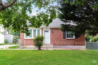 Building Photo - 350 Larchwood Rd