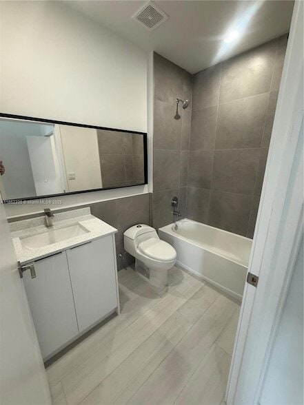 Foto del edificio - 1091 E 17th St
