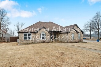 Building Photo - 400 Lyndal Ln