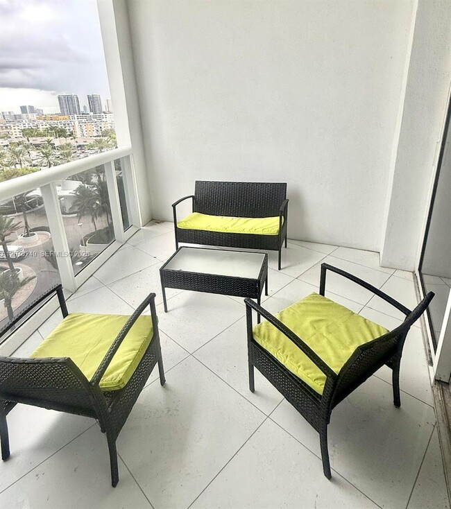 Foto del edificio - 18201 Collins Ave