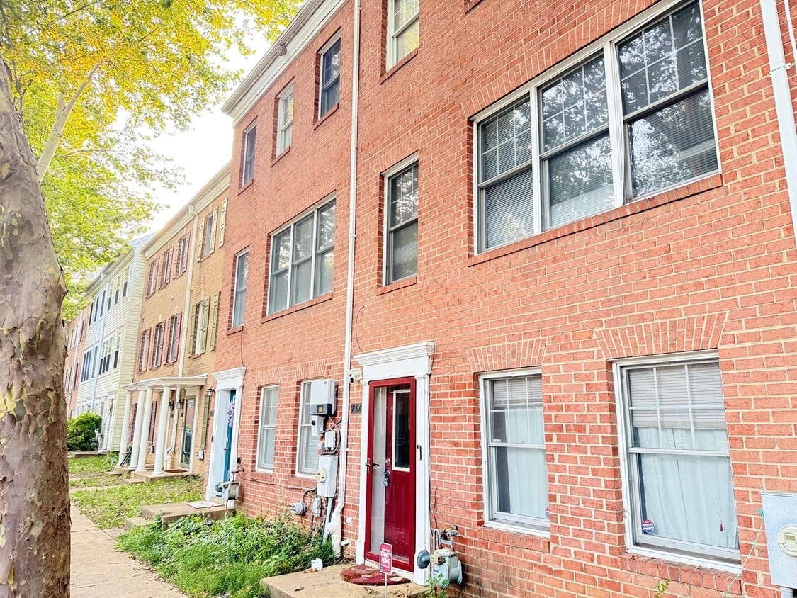 Photo - 866 Hr Dr SE (Washington, DC)