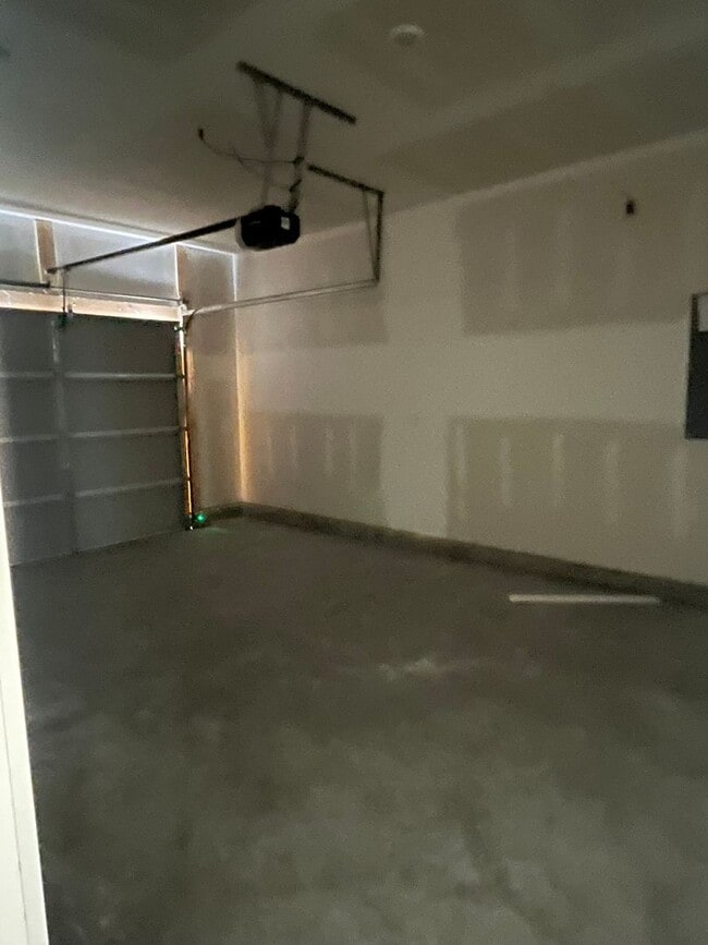 Building Photo - 315 S Lake Ct
