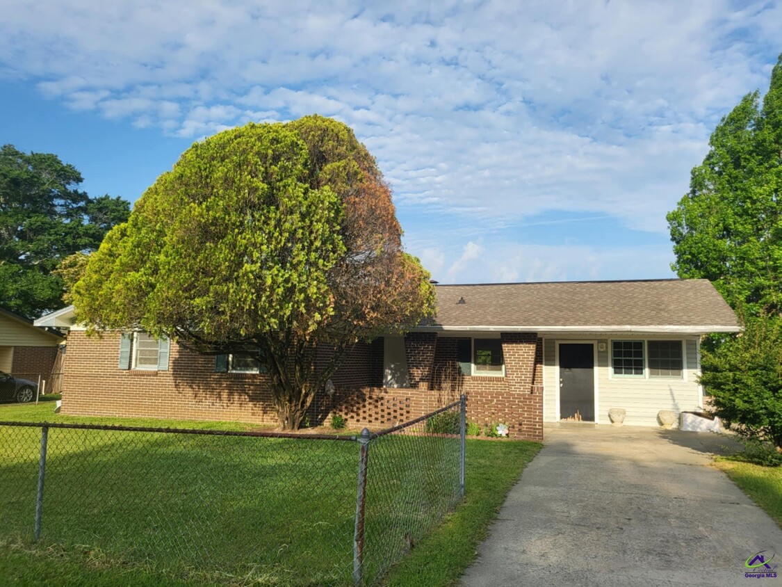 Primary Photo - 303 Laverne Dr