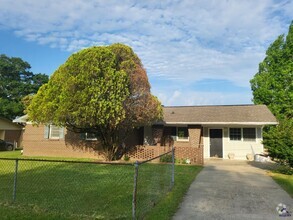 Building Photo - 303 Laverne Dr