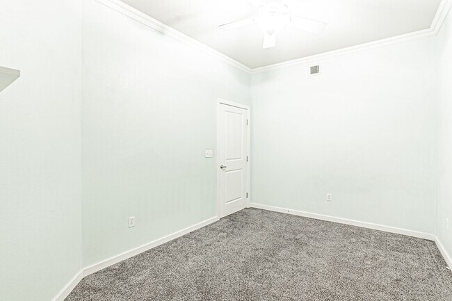 Foto del edificio - Gorgeous 2 Bed 2 Bath Condo with Reserved ...