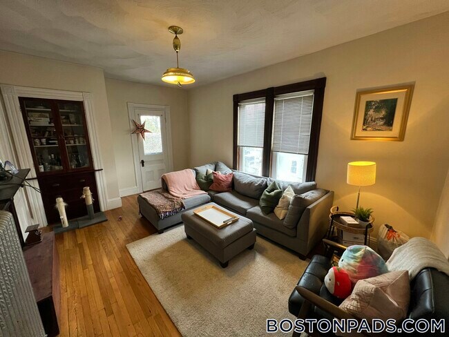 Building Photo - 211 Holland St