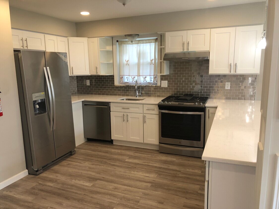 Foto principal - 227 Tuscan Rd