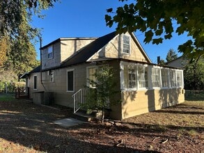 Building Photo - 1955 10th St
