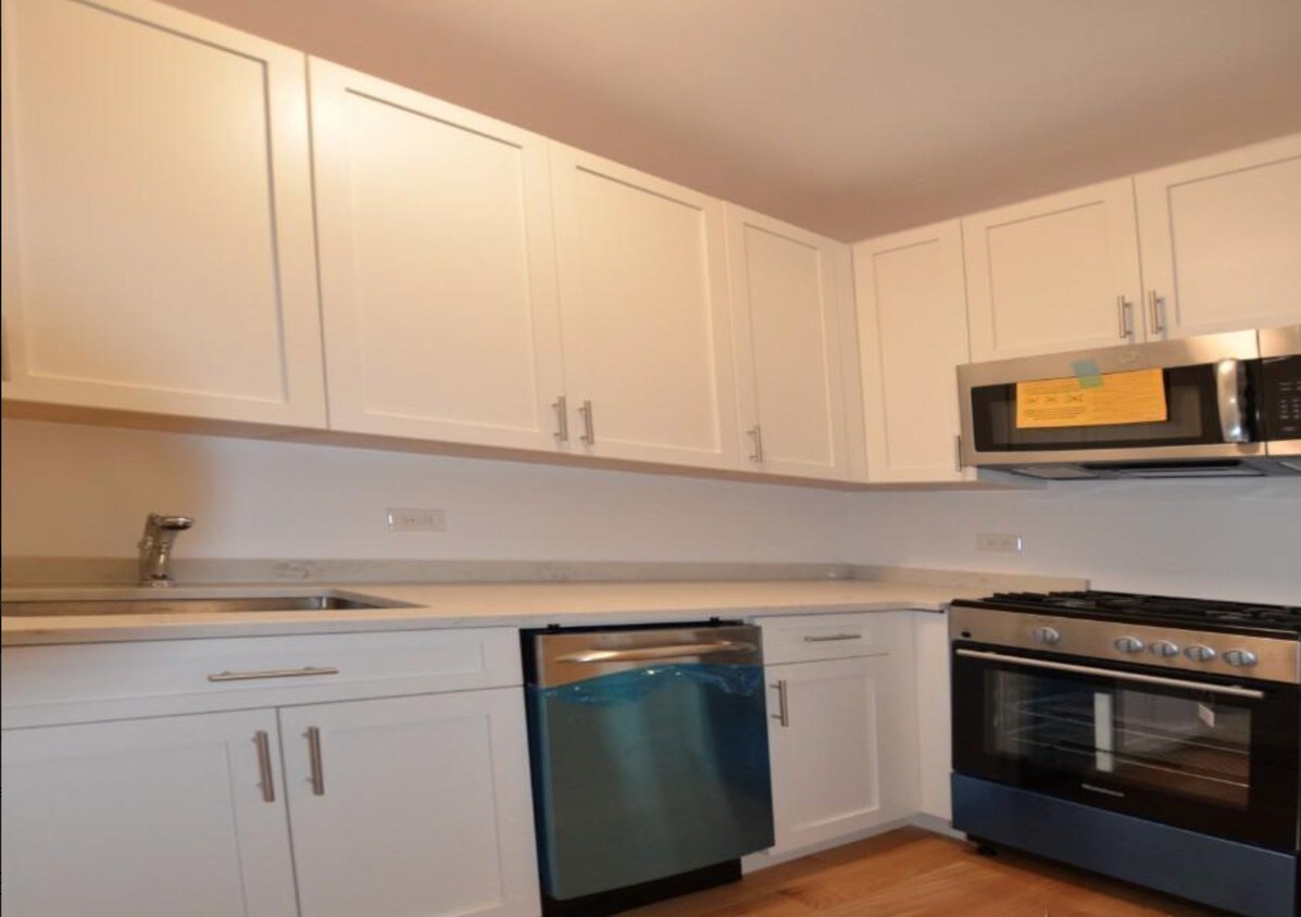 Primary Photo - 124 E 24th St