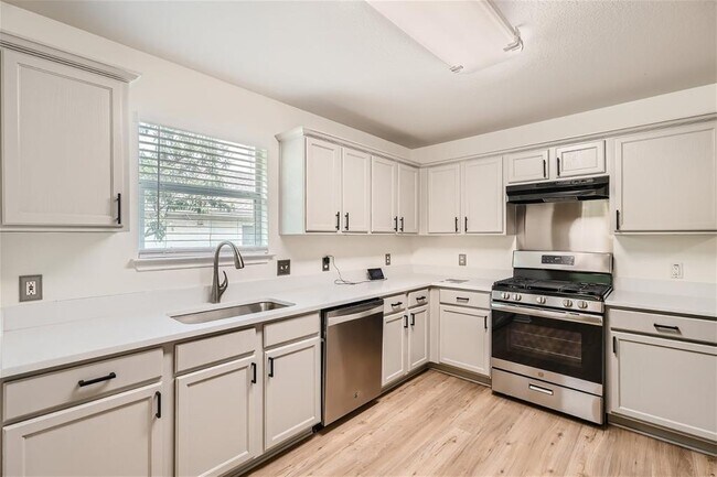 Foto del edificio - 6937 Sabrina Dr