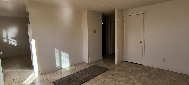 Foto del edificio - 180 W 895 S