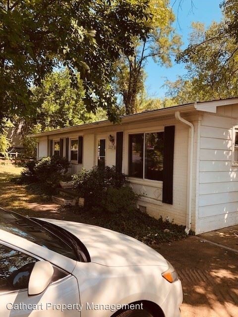 Building Photo - 3 br, 1 bath House - 2220 Williamsburg Road