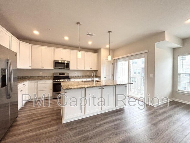 Building Photo - 9718 Vang Dr