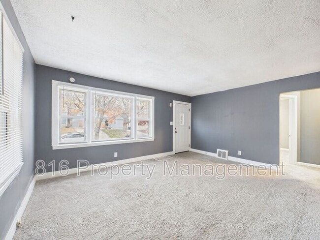 Building Photo - 7424 Bellefontaine Ave