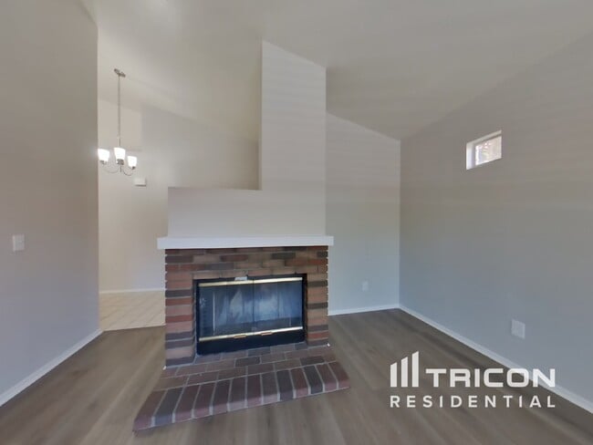 Foto del edificio - 14806 Rosemary Dr
