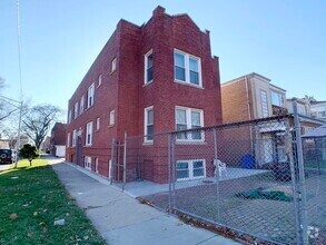 Building Photo - 2648 N Kildare Ave