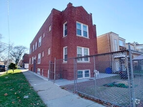Building Photo - 2648 N Kildare Ave