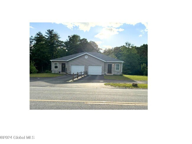 Foto del edificio - 1136 Ballston Lake Rd
