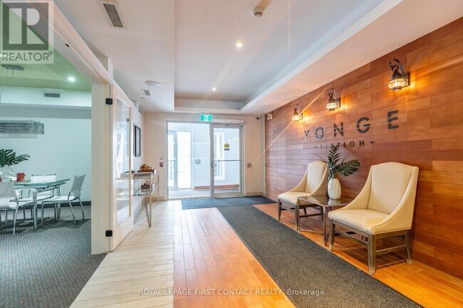 Photo du bâtiment - 720 Yonge St