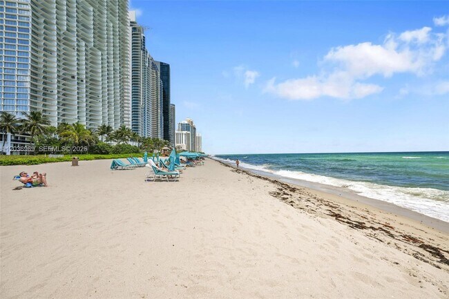 Foto del edificio - 16711 Collins Ave