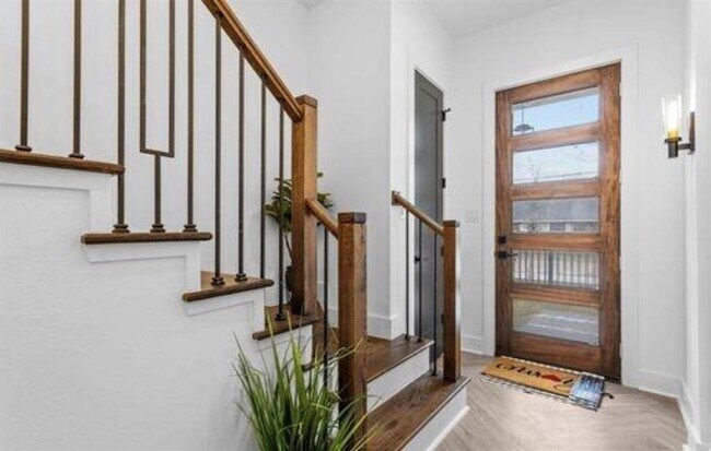 Building Photo - 8663 Duane St