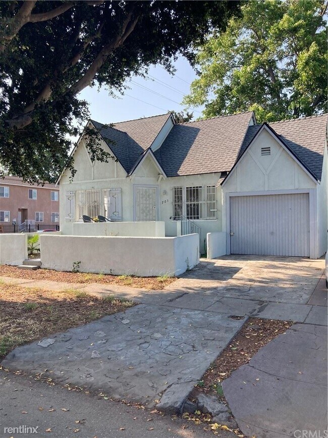 Building Photo - 1 br, 1 bath House - 701 E 84th St