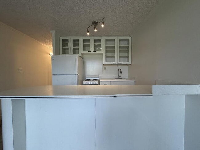 Building Photo - To register for the showing time, note the 4 digit code: 4437 and click "APPLY NOW."(mobile:orang...