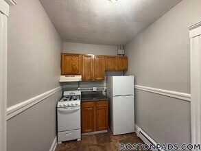 Building Photo - 44 Estes St