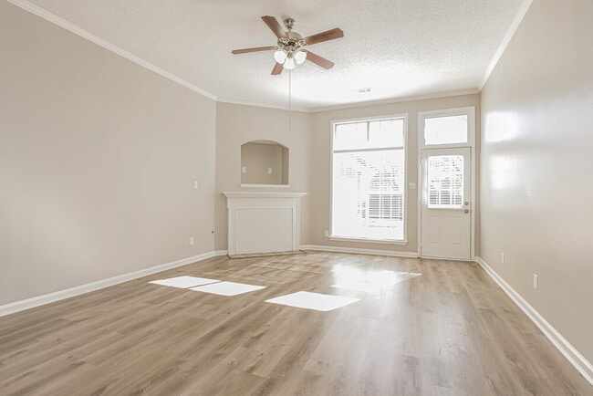 Building Photo - 20 Garden Springs Dr