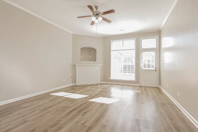 Foto del edificio - 20 Garden Springs Dr