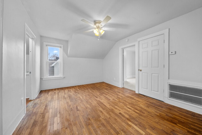 Foto del edificio - 1033 Helen St NE