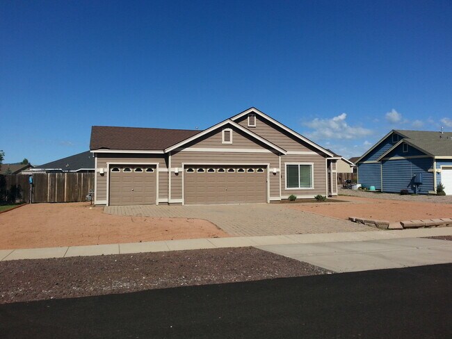 Building Photo - (LEASE PENDING) 3-Bedroom Bellemont House ...