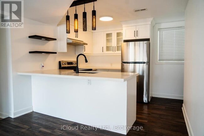 Building Photo - 5 Ilona Ct