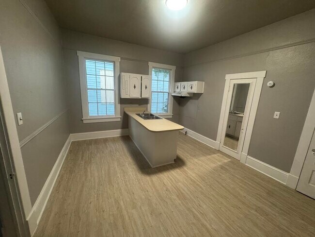 Foto del edificio - 2904 Beacon Ave
