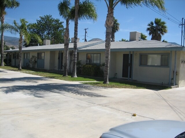 Primary Photo - 25225-25235 Fisher St