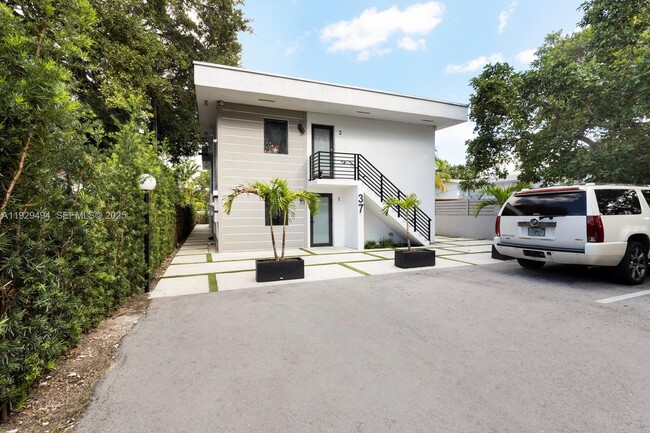 Foto del edificio - 37 NW 59th St