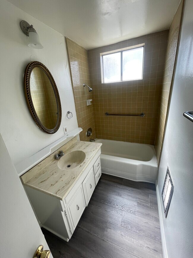 Building Photo - 2743 Waverly Dr