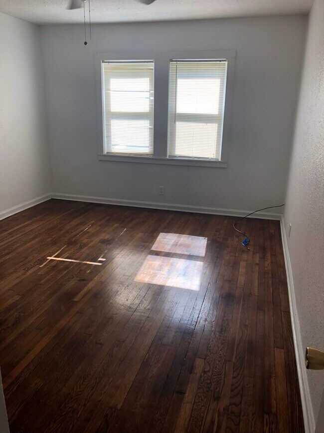 Foto del edificio - 5235 Pomander Rd