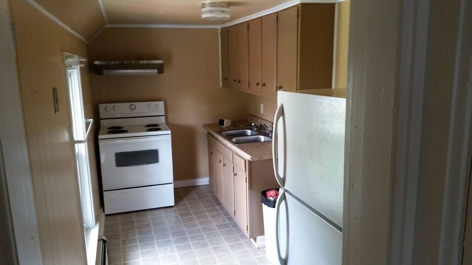 kitchen - 1102 Thompson St