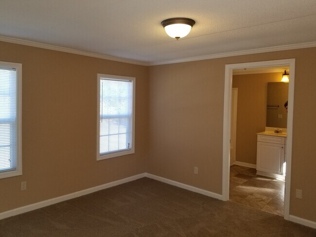 Building Photo - Two Bedroom home